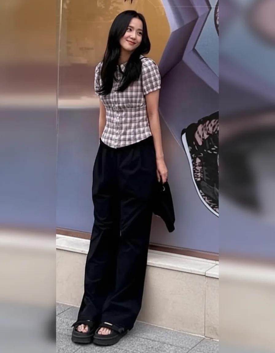 Jisoo casual daily look with plaid shirt