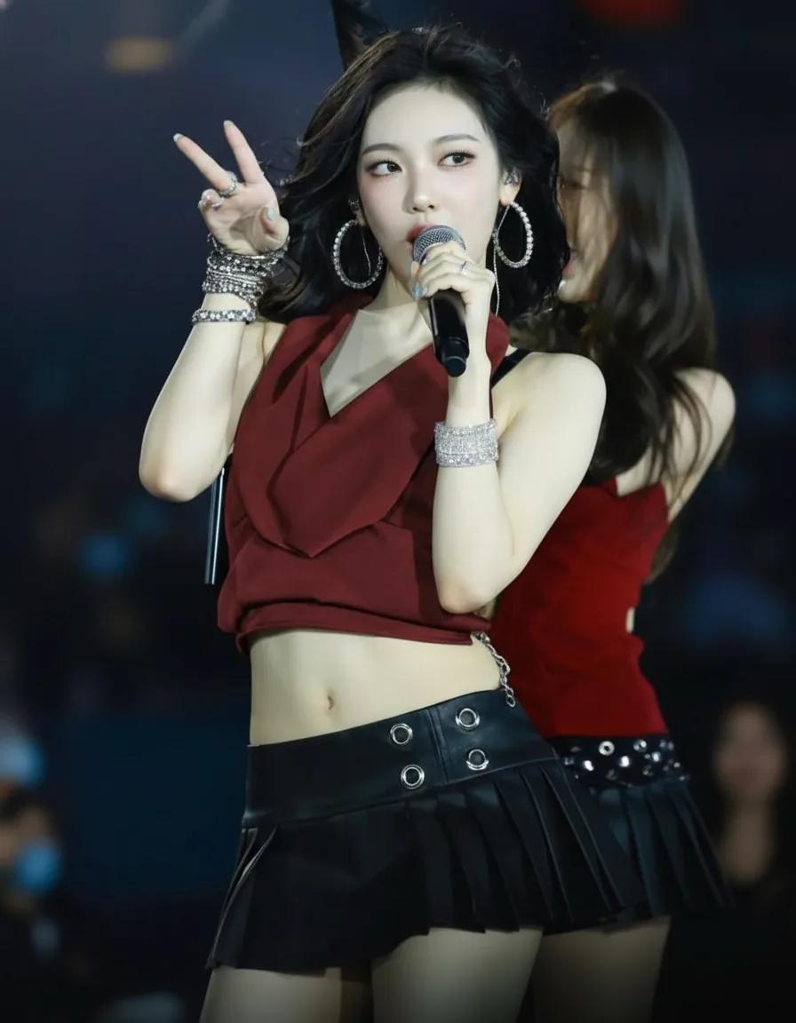 Ningning stage outfit in crimson and black