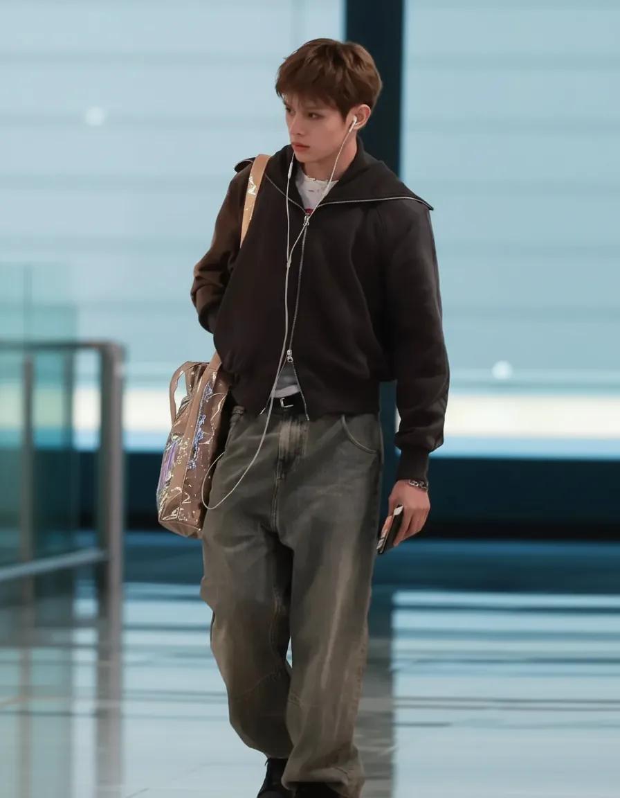 Jungkook airport look in casual streetwear