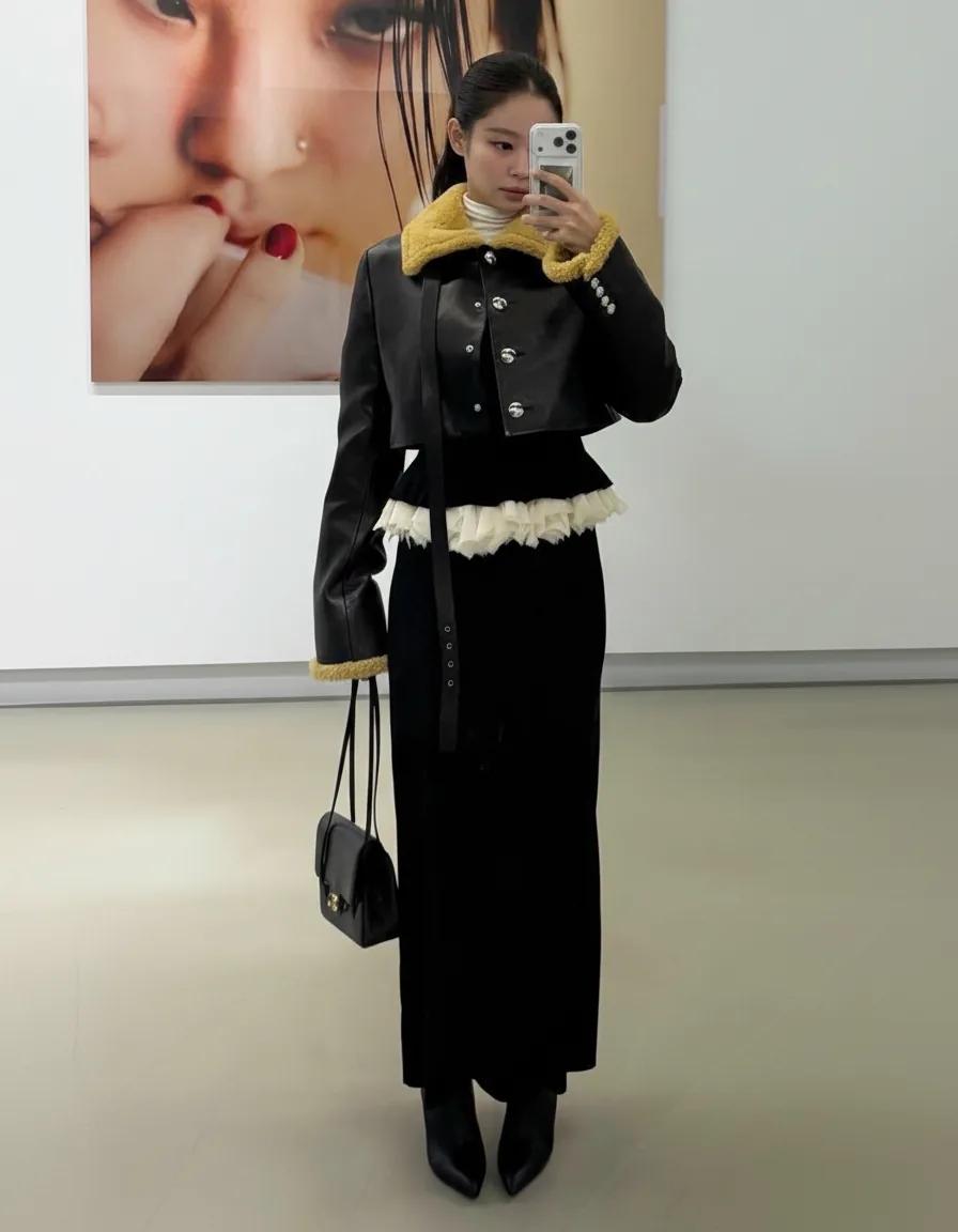 Jennie's chic layered outfit