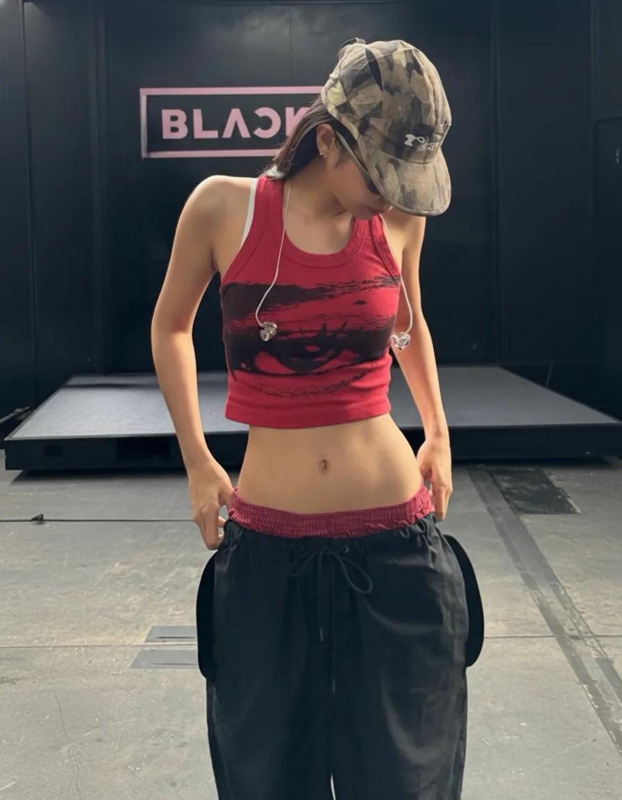 Jennie casual look with ruby eye tank top and camo cap