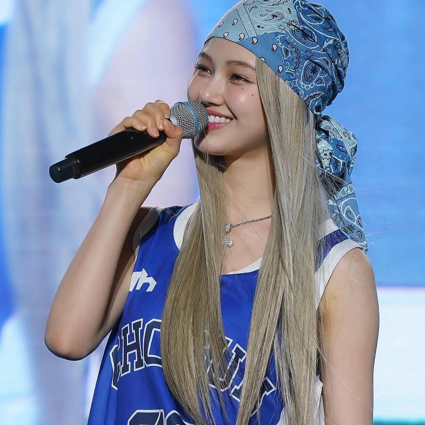 Lisa in a blue jersey at a stage event